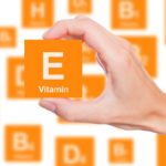 18 Lợi ích tốt nhất của Vitamin E đối với da, tóc và sức khỏe