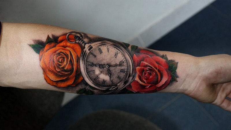 Hình đồng hồ kèm hoa hồng đỏ