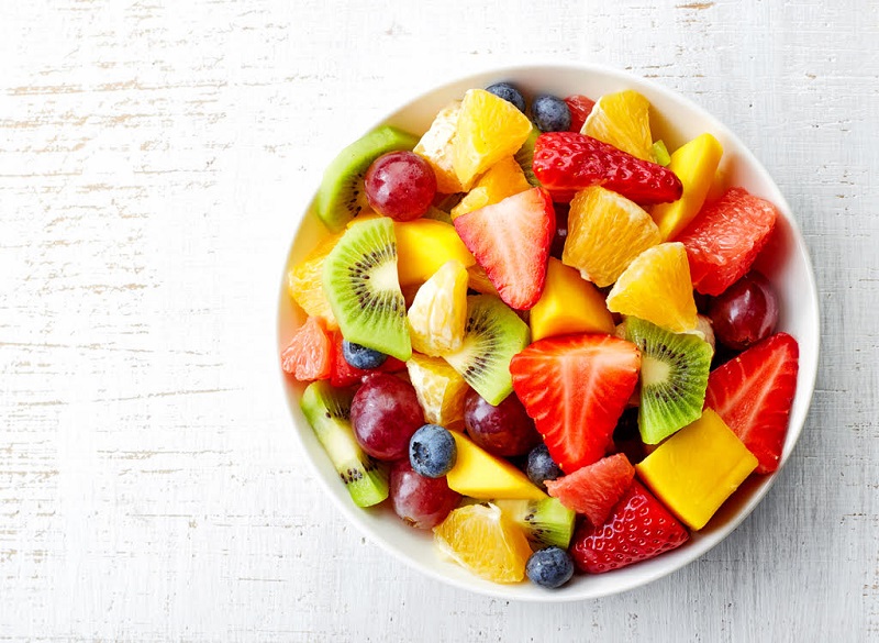 Bổ sung các loại trái cây chứa nhiều vitamin giúp môi lên màu nhanh