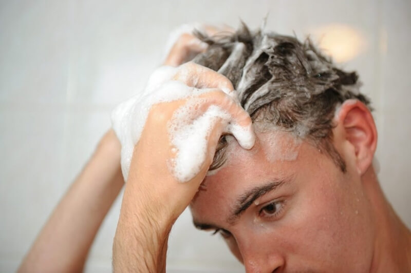 Hạn chế tối đa việc sử dụng hóa chất lên mái tóc