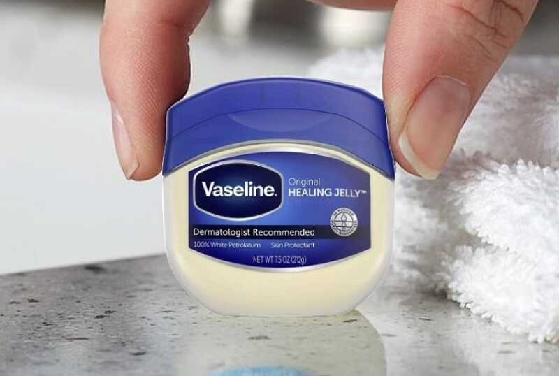Bôi vaseline lên lông mày có tác dụng phụ gì?
