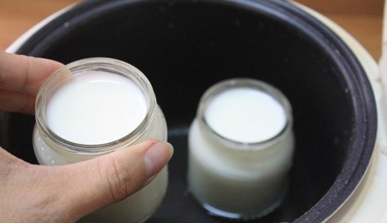Ủ sữa chua trong nồi phải thay nước liên tục